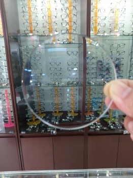 Mắt kính  đổi màu Essilor  1.56